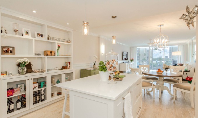 Vanderbilt Beach Condo | Vanderbilt Beach, White and Beautiful - 35 Day Notice Required please
