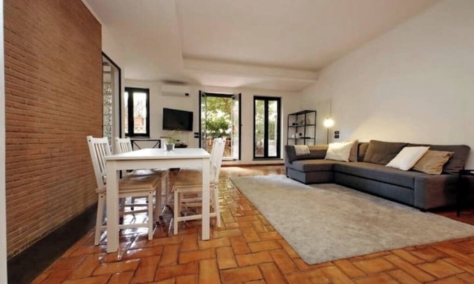 Trionfale Apartment | Vatican Luxury Apt with Garden
