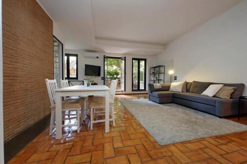 Trionfale Apartment | Vatican Luxury Apt with Garden