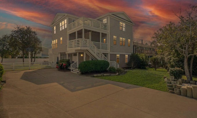Sandbridge House | VB Paradise/Private Pool, Hot Tub