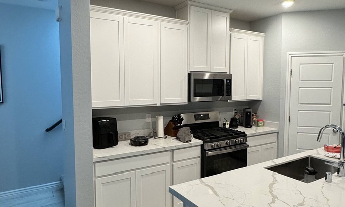 Enterprise House | VEGAS Brand New Upgraded 4-Bed Home, Near Strip