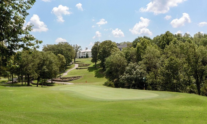 Branson Condo | Velting’s Golf View Getaway–Holiday Hills Branson | Golf Resort | Outdoor Pools