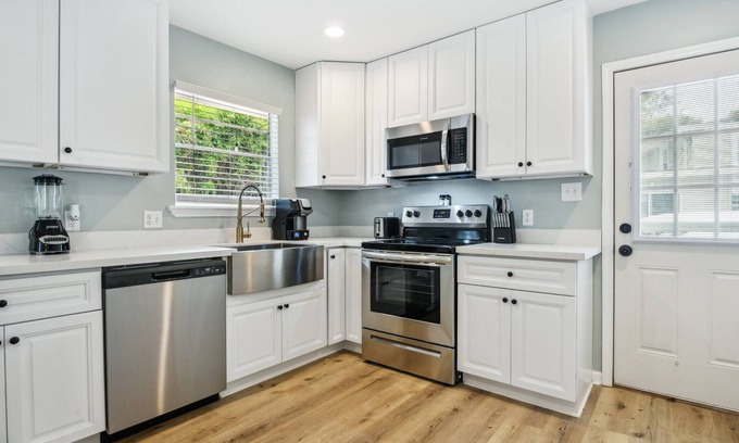 Gulfport House | Venetian Gardens Oasis Near Beach W/Hot tub and Arcade