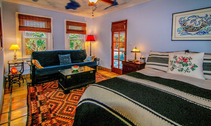 Venice Apartment | Venice Beach Oceanside Sanctuary ~ Steps to Beach! with Parking, BBQ, Cabana