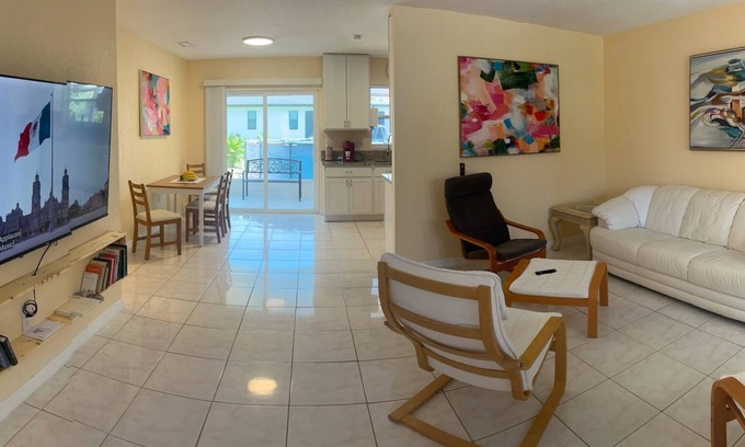 South Venice House | VENICE OASIS