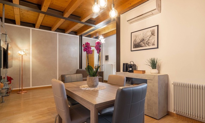 Noventa di Piave Apartment | [Venice-Suite Hemingway] a few steps away Outlet with Netflix and Wi-fi