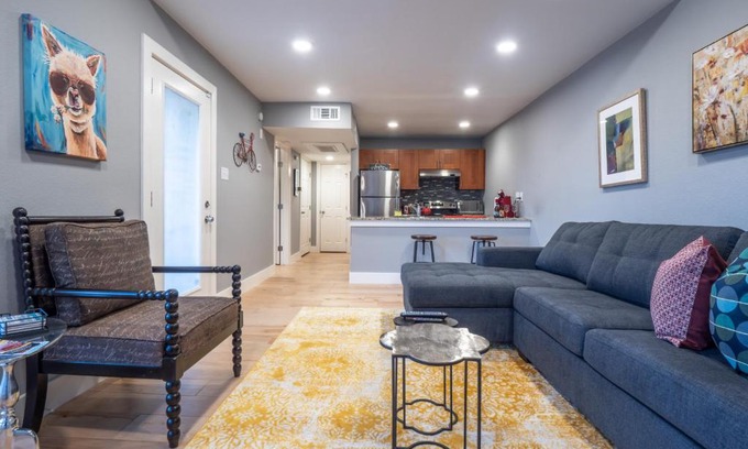 North Loop Apartment | Verandas at Uptown