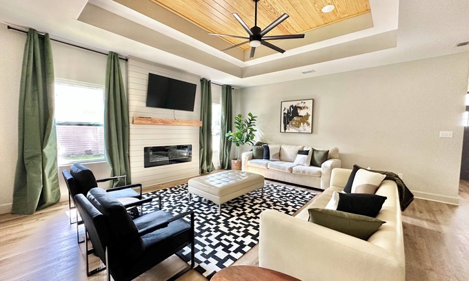 Tallahassee House | Verde Midtown Modern 4 bedroom 2 bath sleeps 8