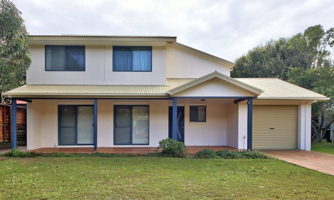 Hat Head House | Very comfortable, pet friendly (small dog), family home with Kogorah...