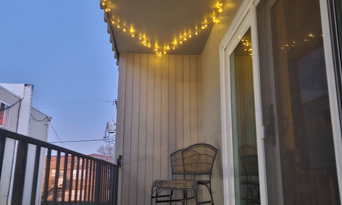 Westport Condo | Very Cool Spacious Quiet Apt In KC's Best Location