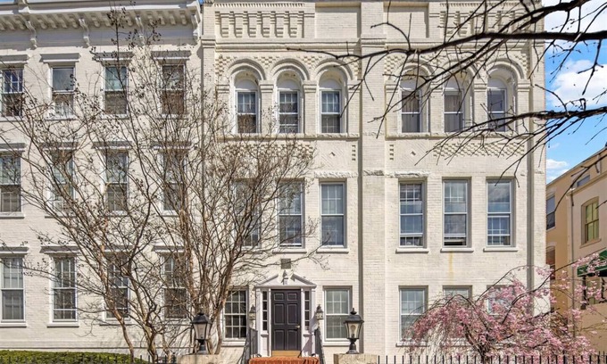 Capitol Hill Condo | Veteran Owned 1 block to Capitol Top Floor - Closest Building to Capitol