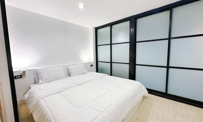 South Pattaya House | vhouse - Near Walking Street. Cozy 3-bedrooms townhome Pattaya netflix free WiFi