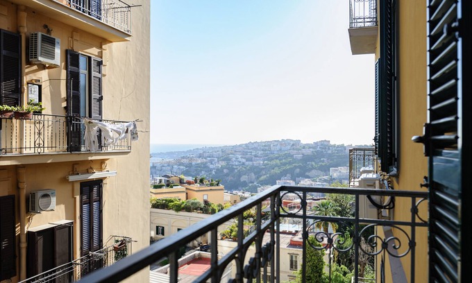Vomero Apartment | Via Aniello Falcone 72b