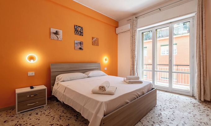 Bagnoli Apartment | Via Diomede Carafa 58