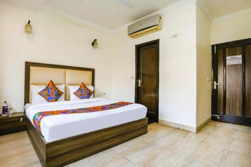 Chittaranjan Hotel | Via JPM The Grand Bella - Nr Nehru Place Market