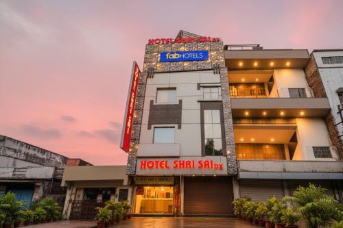 Azadpur Hotel | Via Shri Sai DX - Nr Adarsh Nagar Metro