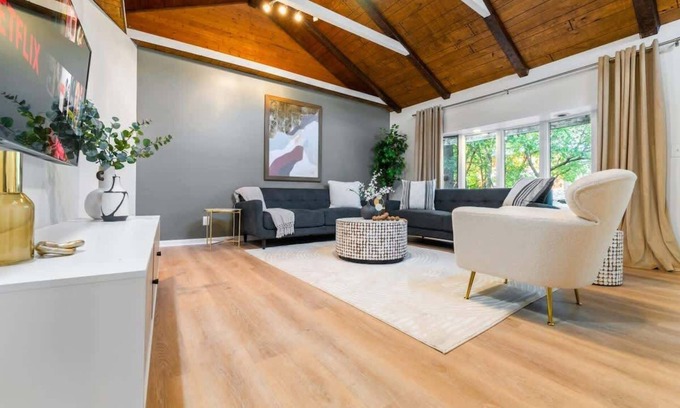 Elmhurst House | Vibey 3BR w/Tons of Light | LCP Collection