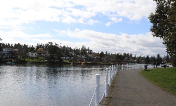 Gorge -Tillicum Area House | Victoria Gorge Waterway Vacation Home