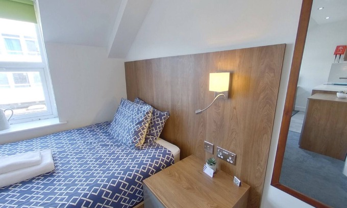 Coventry Apartment | Victoria House - Standard Studio by CovStays