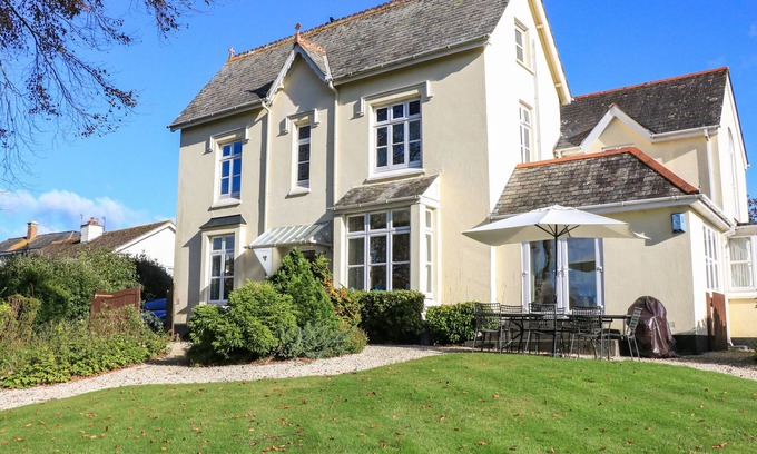 Kingsbridge House | VICTORIA LODGE, pet friendly, with a garden in Kingsbridge