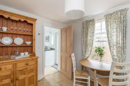 Cambridge House | Victorian 2 Bedroom Home near the river Cam