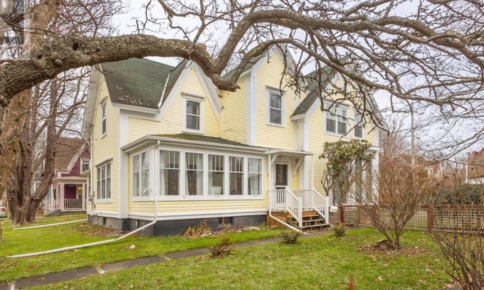 Yarmouth House | Victorian era home with modern upgrades.