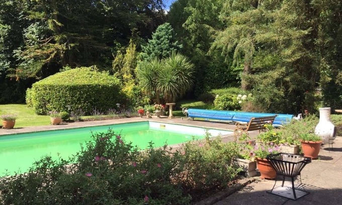 Godalming House | Victorian Mannor House with easy London access