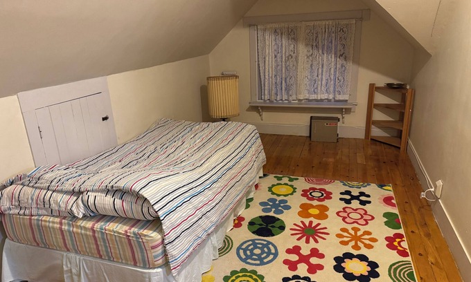 Walton Apartment | Victorian Walk-up 3 bedroom apartment