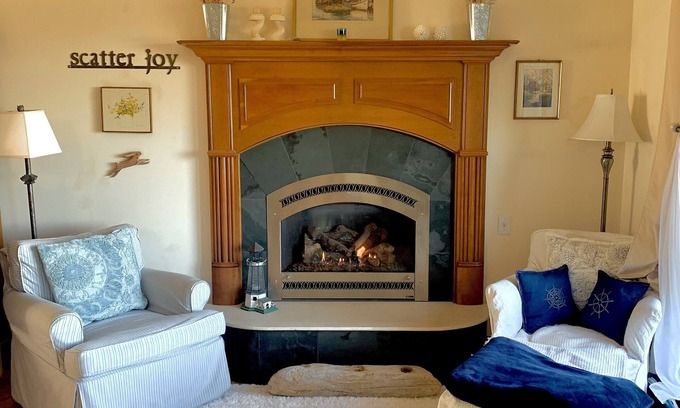 Clinton House | View Beach Family Cottage for 5 Sunlight SeaScape, 3+beds 2.5 bath