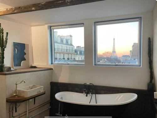 Quartier des Invalides Apartment | View Eiffel Tower