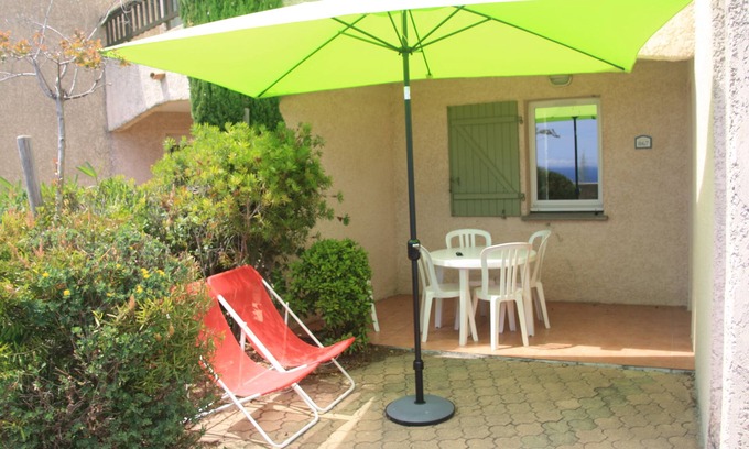 Roquebrune-sur-Argens Cabin | view Gulf of St Tropez-quiet-pool-tennis