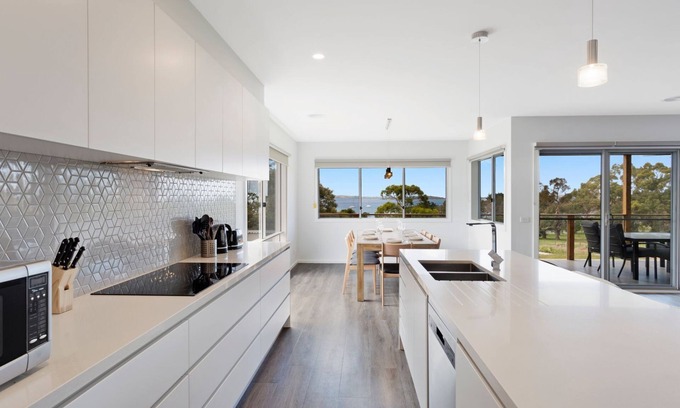 Rhyll House | Views on Snapper in Rhyll