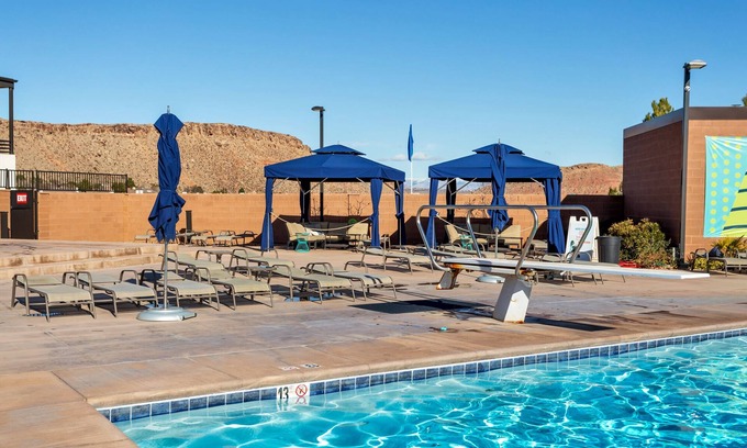 Bloomington Condo | Villa #01 at Bloomington Country Club