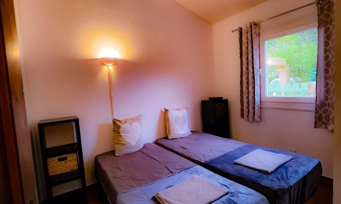 Plage de la Garonnette Villa | Villa 130 m from the beach with pool table and swimming pool in the residence