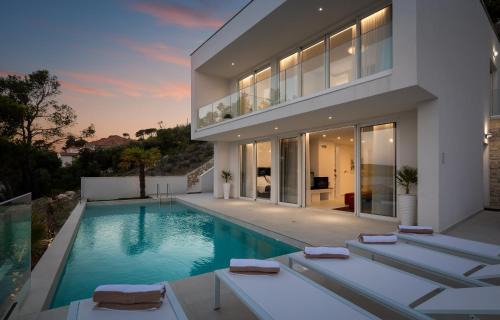 Seget Donji Villa | Villa Adria View with Heated Pool I