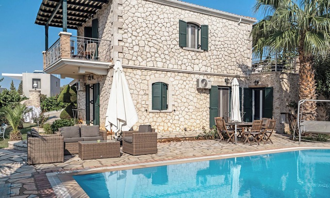 Tsoukaladhes Villa | "Villa Aliki" with Sea View, Private Pool & Wi-Fi