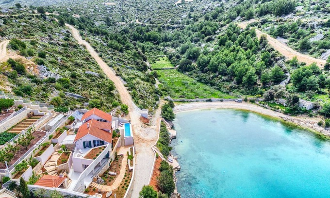 Cove Makarac (Milna) Villa | Villa Allure - luxury beachfront villa with 5 bedrooms and a private pool