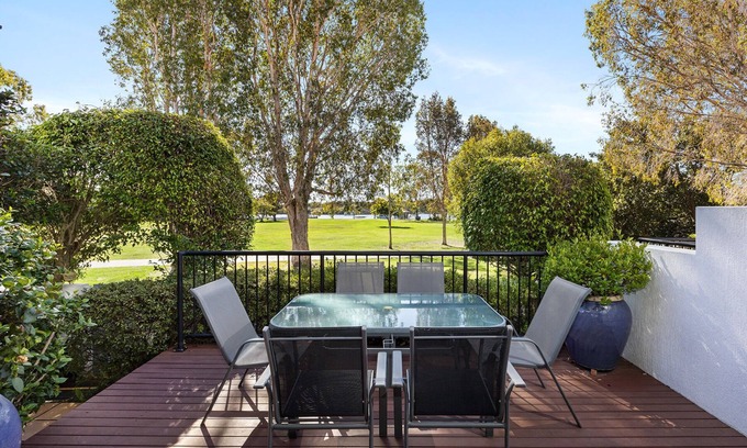 Noosaville Apartment | Villa Aqua: Riverside Retreat with Pool
