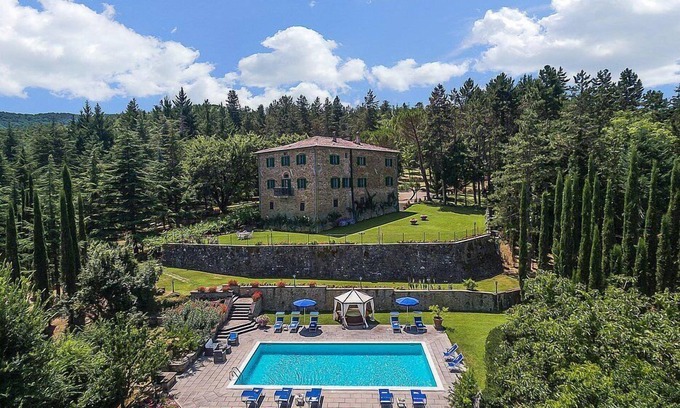 Ripoli Villa | Villa Belgarbo: A charming and bright two-story villa situated in an elegant eighteenth-century building, with Free WI-FI.