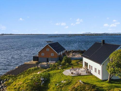Bostad House | Villa Borgvåg - A unique Seafront Villa in the heart of Lofoten