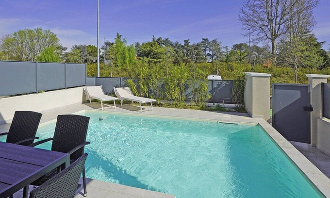 San Benedetto di Lugana Villa | Villa Botego 23 | 3 Bedrooms | Private Infinity Pool, Lake Views & Shaded.