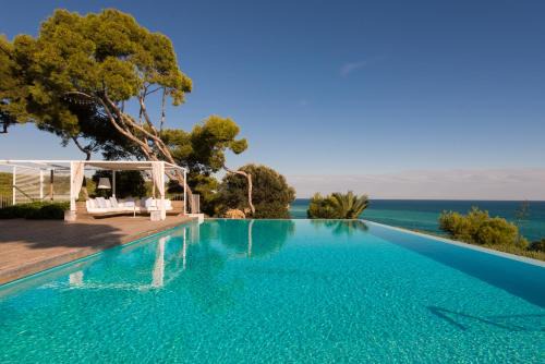 Sant Pere de Ribes Villa | Villa Brisa del Mar Seafront villa located in the Garraf National Park 30 minutes from Barcelona