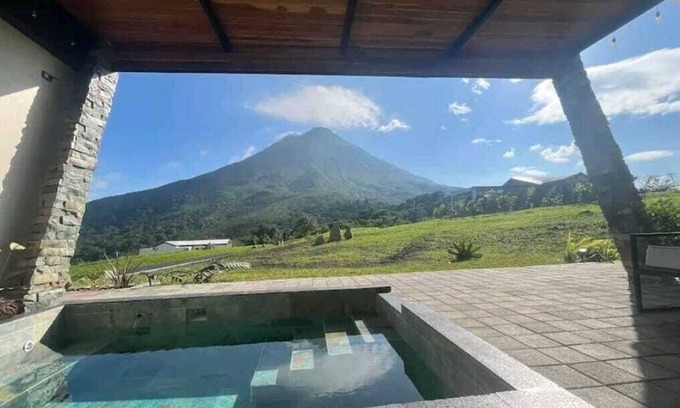 Barrio Pilo Cottage | Villa Bromelia. Un volcán en su jardín!