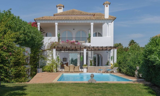 Benalup-Casas Vieja Villa | Villa 'Buganvilla' with Mountain Views, Wi-Fi and Air Conditioning