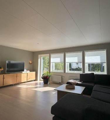 Forshaga Villa | Villa by birches