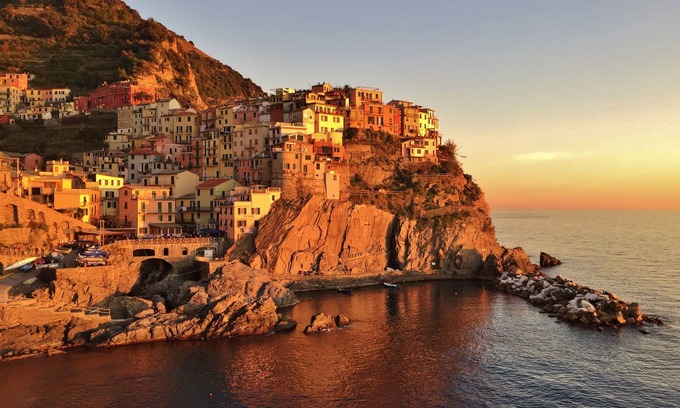 La Spezia Villa | VILLA BYRON Luxury Retreat w Pool, A /C, Free WiFi, Park near to CINQUE TERRE