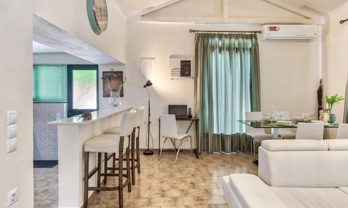 Xirokastello House | Villa Canella is situated in the beautiful and famous village Vasiliko