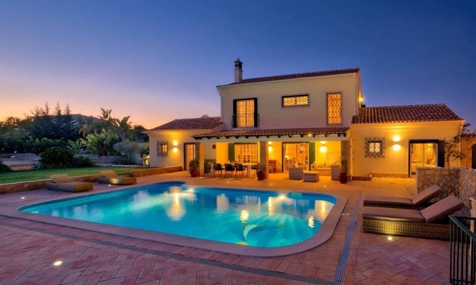 Fialho Villa | Villa 'Casa Canasta' with Mountain View, Pool and Air Conditioning