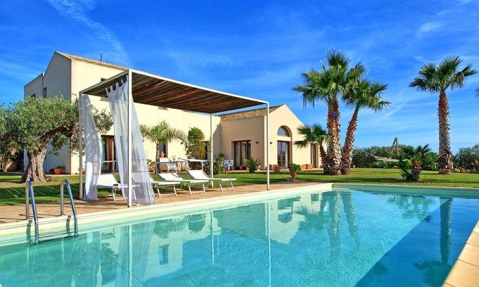 Trapani Villa | Villa Casale-Villa in Sicily with pool and sea views
