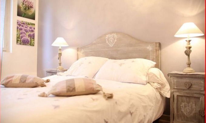 Vancia - Crepieux House | Villa Castel Suite Pavilion with TV lounge and kitchen